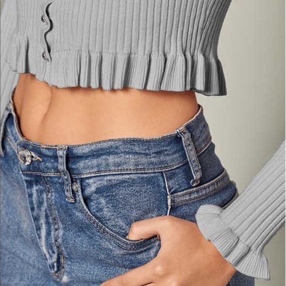 ✨SOLD✨ Venus Ruffle Detail Cardigan - Picture 3 of 13